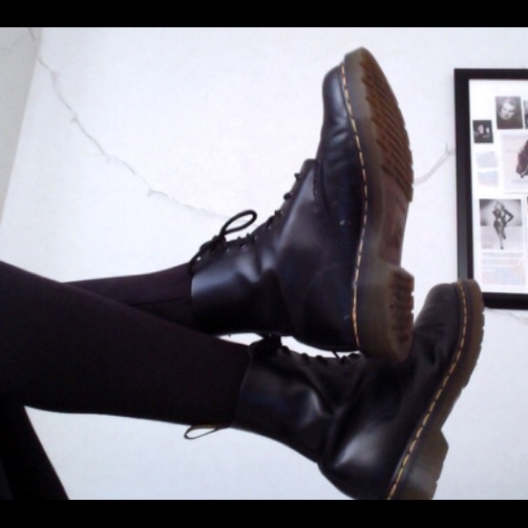 Dr. Martens Shoes - 1460 Dr, Martens 8-eye boot